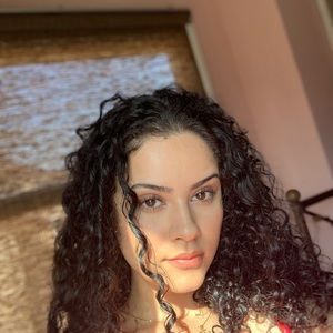 Meet your Posher, Adilene